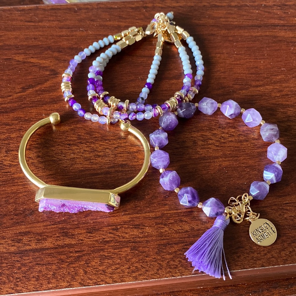 Bracelets‎